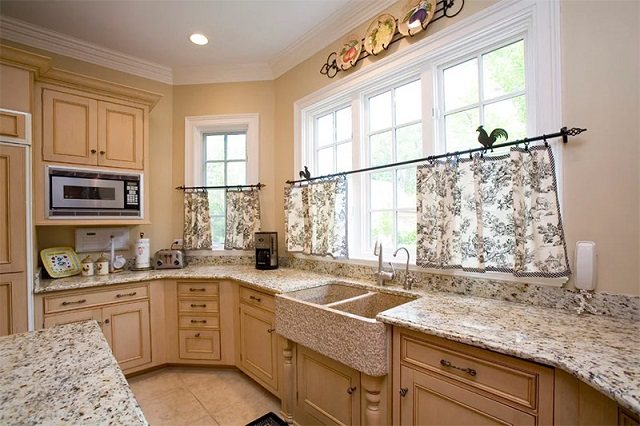 Шторы на кухню: фото самых стильных фасонов, модные цвета и узоры, советы по выбору