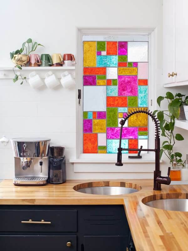 Шторы в деревенском доме на маленькие окна