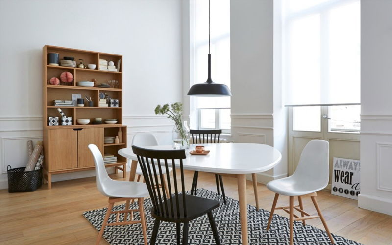 Оформление окна в гостиной шторами в современном стиле: дизайн большого и маленького окна