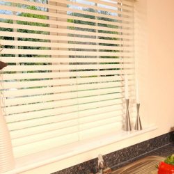 Занавески на кухню - новинка современных коротких и длинных модных кухонных занавесок