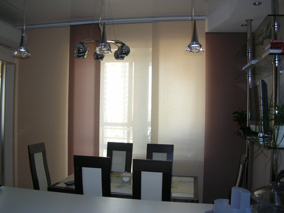 Японские шторы в бежевых тонах