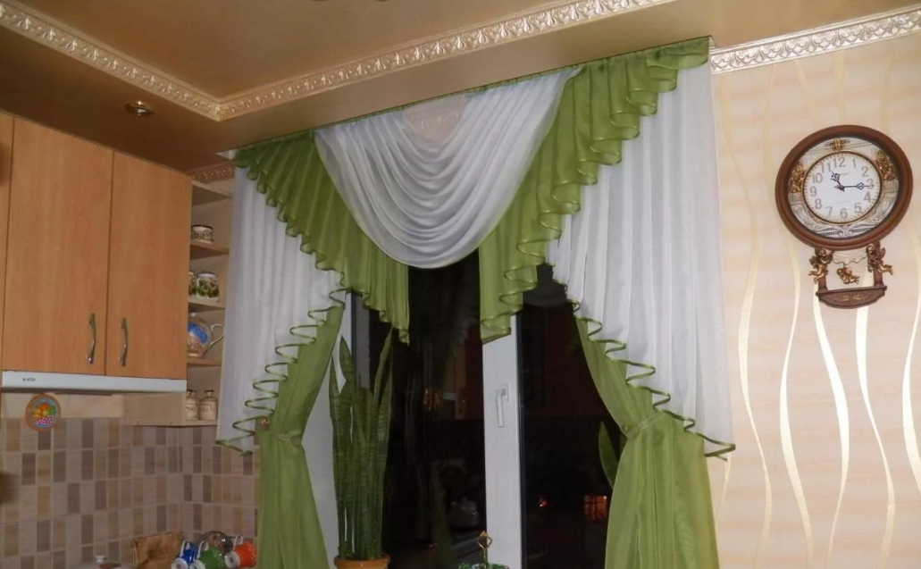 Короткие шторы на кухню: примеры самых эксклюзивных вариантов и новинки коротких штор на подоконник