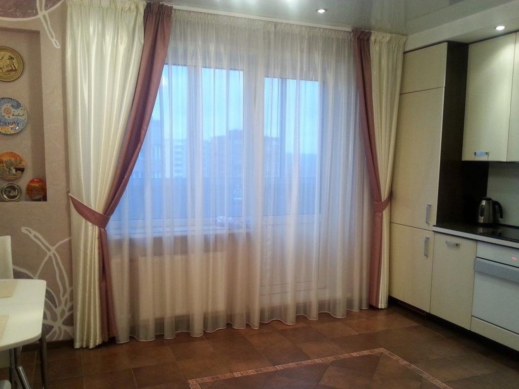 Легкий тюль на кухне