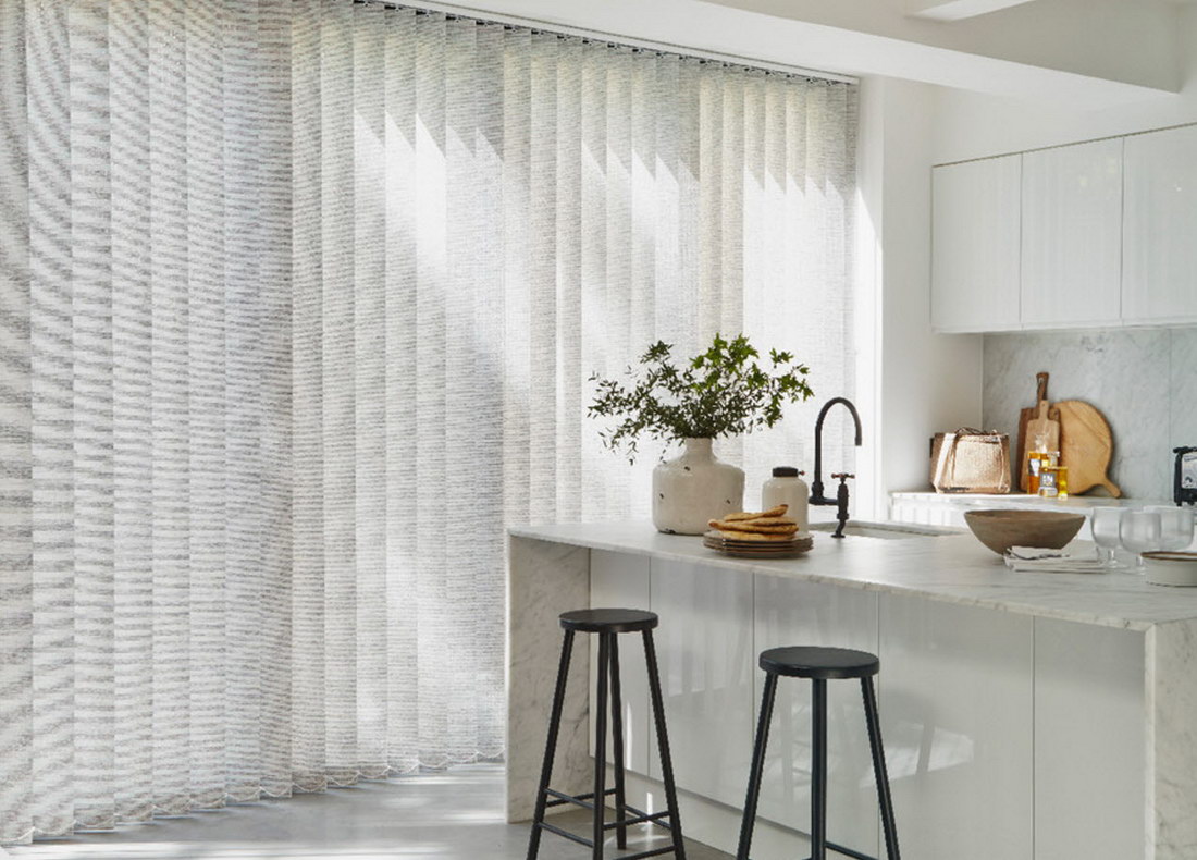 Серые длинные жалюзи