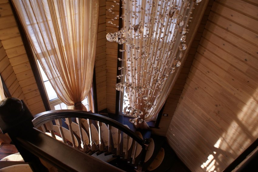 Оформление высоких окон