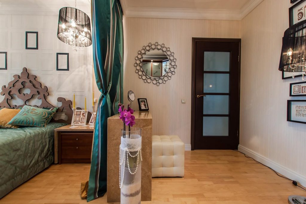 Занавески на дверной проем: декоративные, на магнитах от комаров, фото