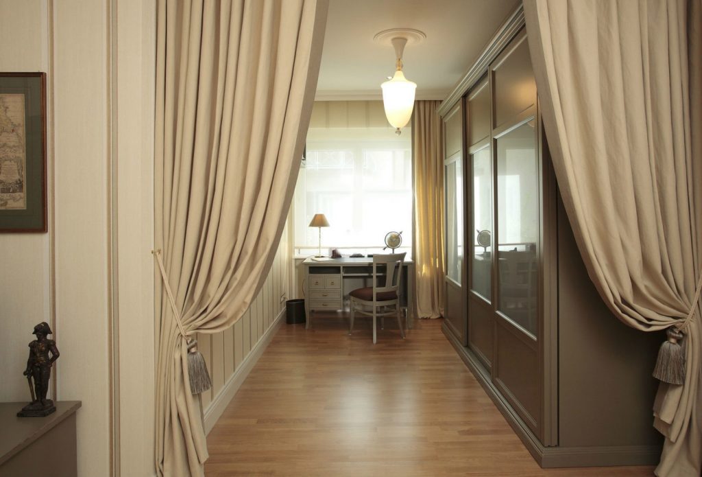 Занавески на дверной проем: декоративные, на магнитах от комаров, фото