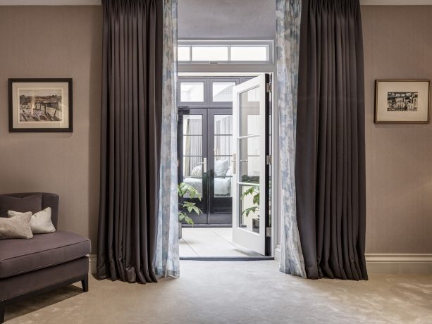 Занавески на дверной проем: декоративные, на магнитах от комаров, фото