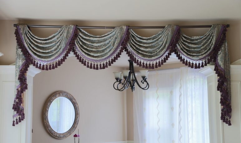 Занавески на дверной проем: декоративные, на магнитах от комаров, фото