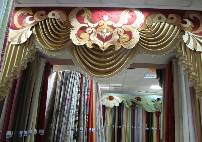 Занавески на дверной проем: декоративные, на магнитах от комаров, фото