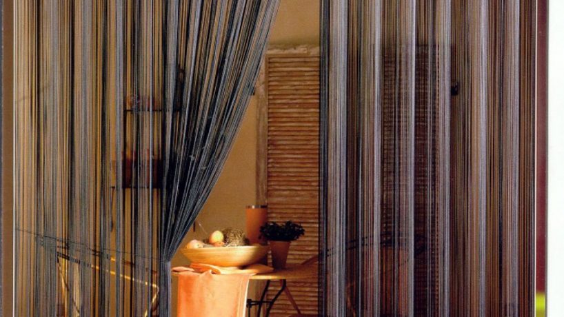 Занавески на дверной проем: декоративные, на магнитах от комаров, фото