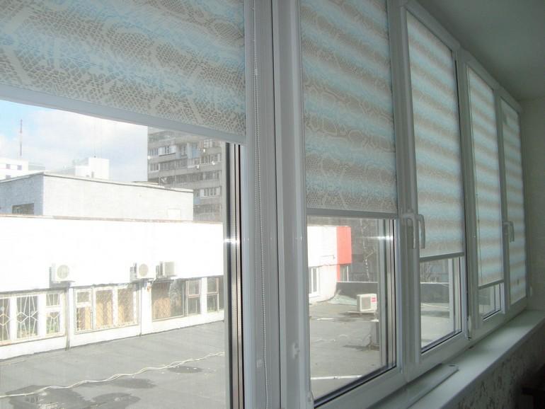 рулонные шторы на балкон с раздвижными окнами сверления