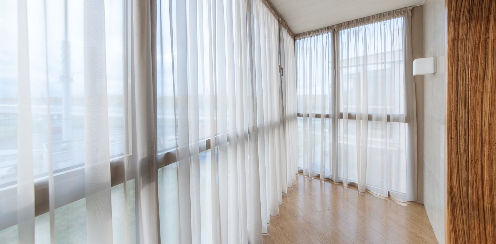 Тул на балконе