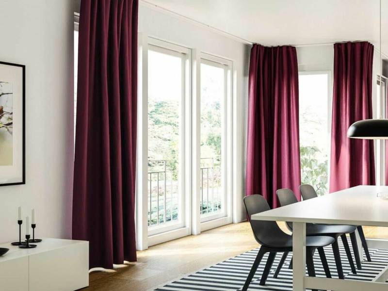 Оформление окна в гостиной: современные дизайнерские идеи