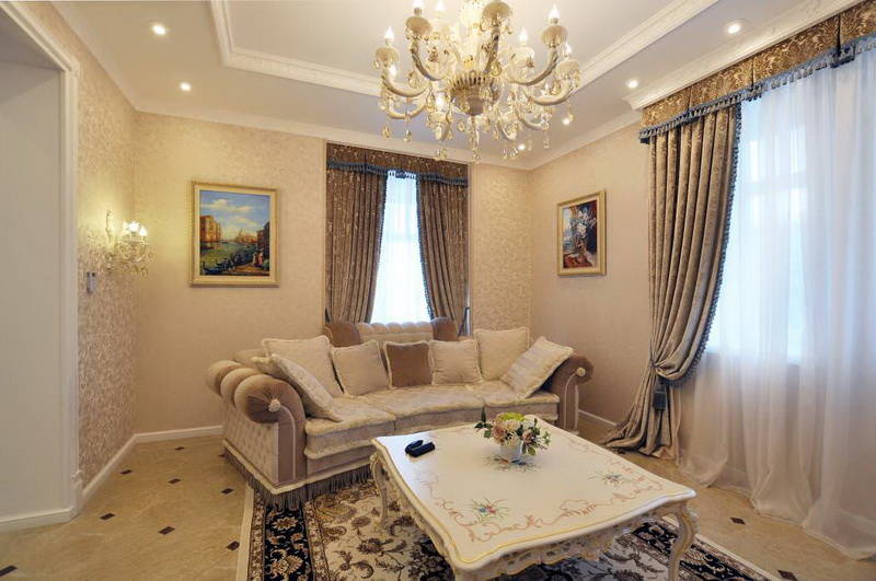 Оформление окна в гостиной: современные дизайнерские идеи