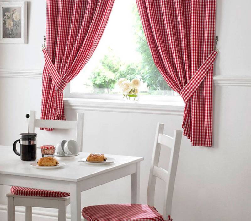 Короткие шторы на окна: дизайн занавесок до подоконника для гостиной, зала
