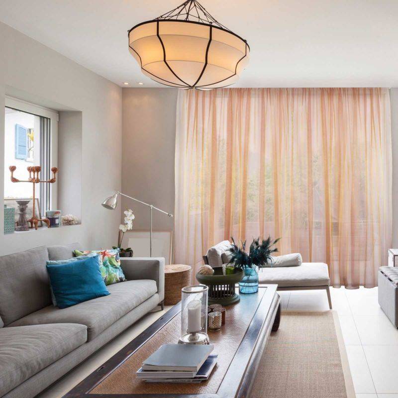 Шторы к серым обоям - фото идей цвета штор в спальню, зал, гостиную, кухню к серым обоям