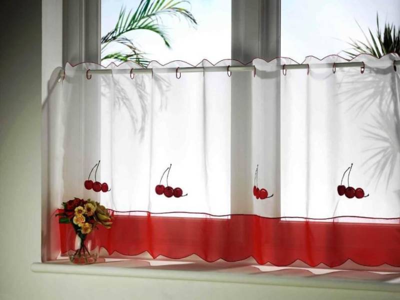 Занавески на кухню - новинка современных коротких и длинных модных кухонных занавесок