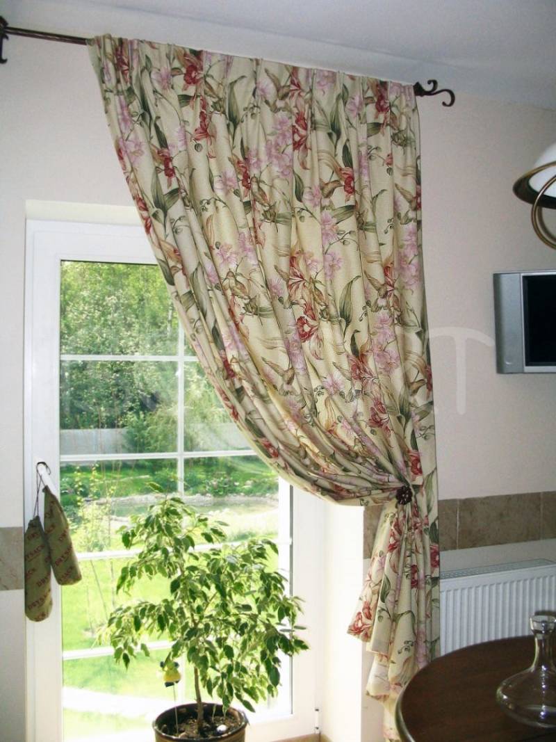 Занавески на кухню - новинка современных коротких и длинных модных кухонных занавесок