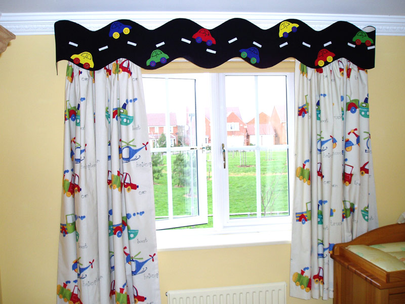 Короткие шторы для детской: виды, материалы