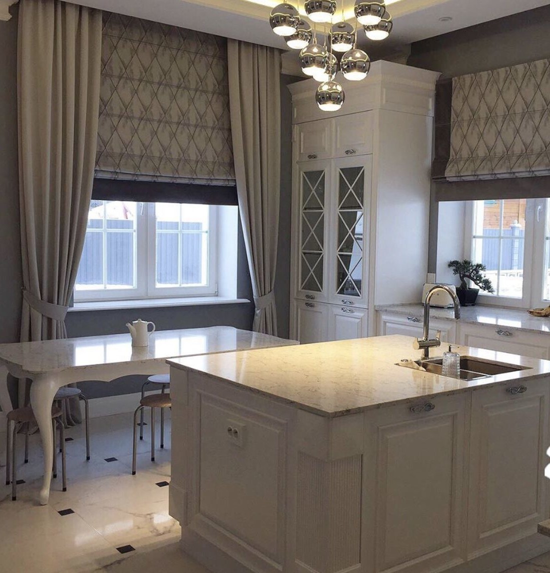 Римские шторы на кухне