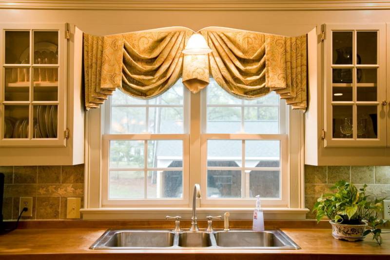 Новинки штор для кухни 2023 года - фото стильных современных штор, модный актуальный дизайн штор для кухни в текущем году