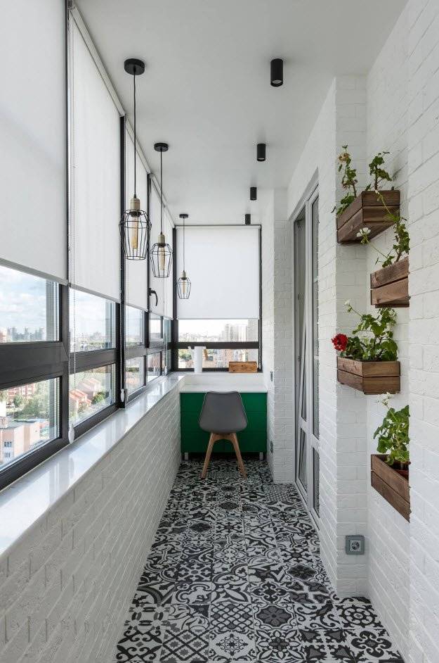 Шторы на балкон - современные варианты на раздвижные окна, выбор тюля, гардин, жалюзи, римских и рулонных штор