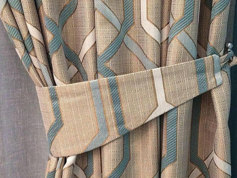 Шторы на балкон - современные варианты на раздвижные окна, выбор тюля, гардин, жалюзи, римских и рулонных штор