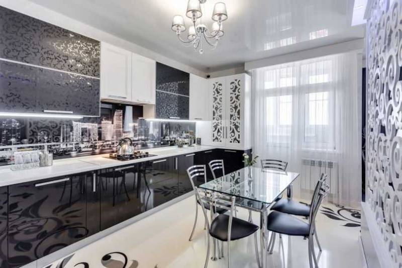 Шторы на кухню с балконной дверью