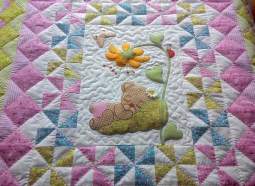 Как сшить одеяло для ребенка в стиле пэчворк своими руками: выбор декора, схемы для начинающих, пошаговая инструкция