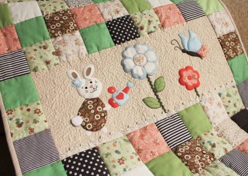 Как сшить одеяло для ребенка в стиле пэчворк своими руками: выбор декора, схемы для начинающих, пошаговая инструкция