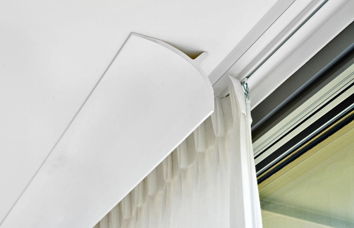 Как повесить шторы на потолочный карниз