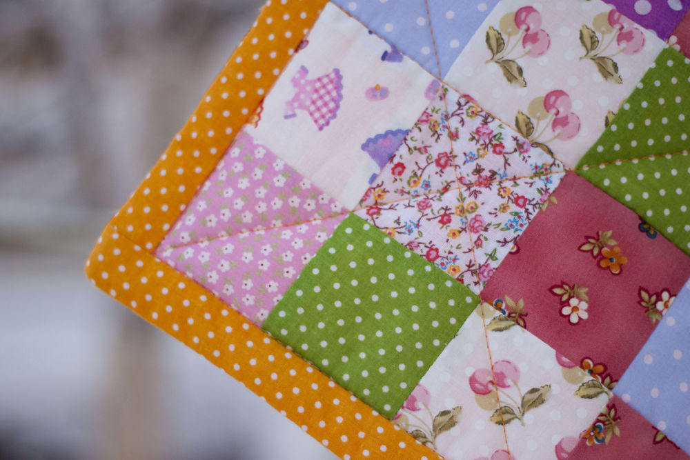 Как сшить одеяло для ребенка в стиле пэчворк своими руками: выбор декора, схемы для начинающих, пошаговая инструкция