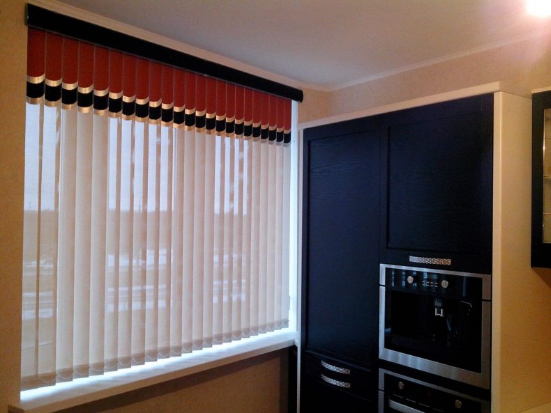 Шторы на кухню: фото самых стильных фасонов, модные цвета и узоры, советы по выбору