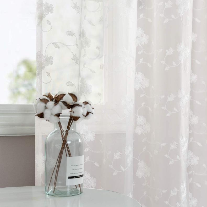 Варианты штор в гостиную, шторы в гостиную в современном стиле фото, какие шторы сейчас в моде