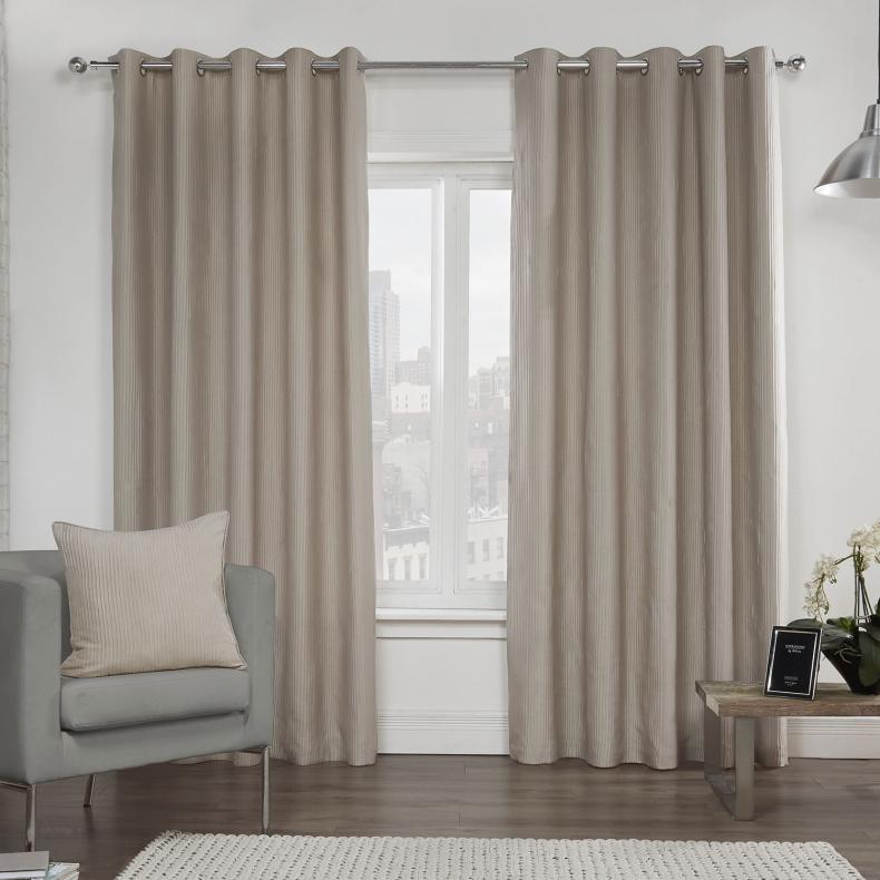 Шторы на люверсах в современном интерьере