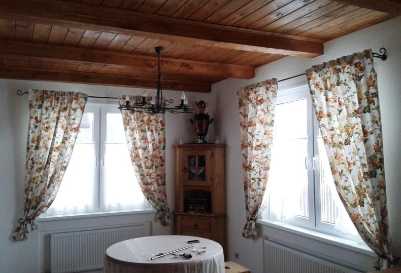 Шторы на дачу в деревянный дом на маленькие окна: оформление занавесками