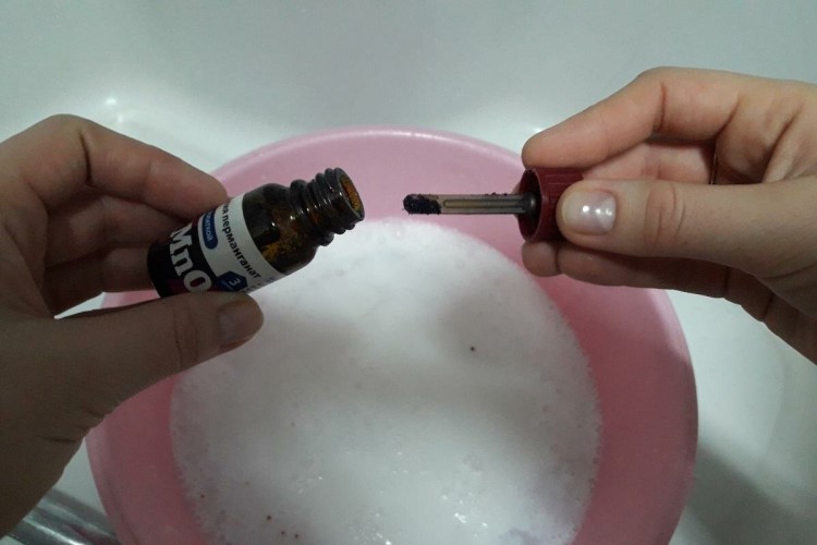 Хозяйственное мыло и марганцовка