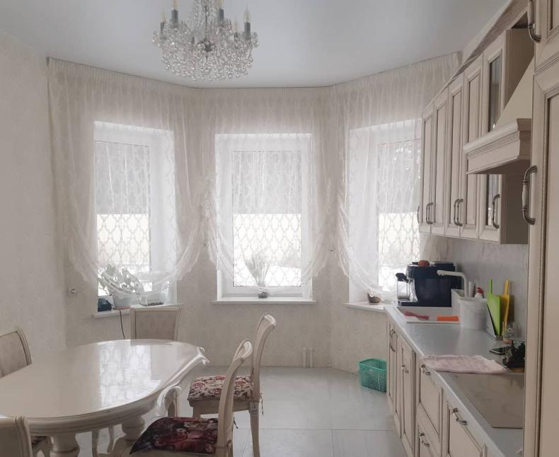 Шторы на кухню: фото идей, новинки, советы по оформлению