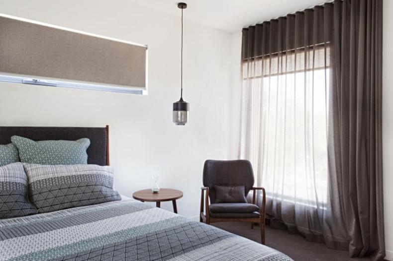 Красивые шторы в спальню: фото новинок дизайна и сочетания в интерьере спальни