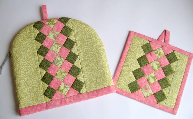 Прихватки своими руками: схемы с выкройками + мастер-класс, как сшить из лоскутов ткани в стиле пэчворк удобную прихватку в виде варежки