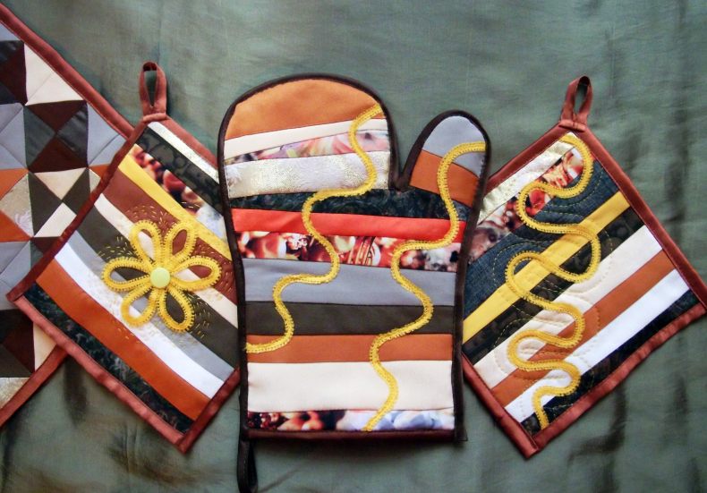 Прихватки своими руками: схемы с выкройками + мастер-класс, как сшить из лоскутов ткани в стиле пэчворк удобную прихватку в виде варежки