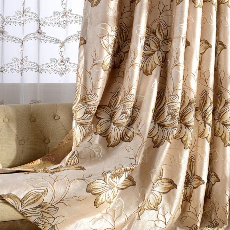 Шторы с крупными цветами в интерьере