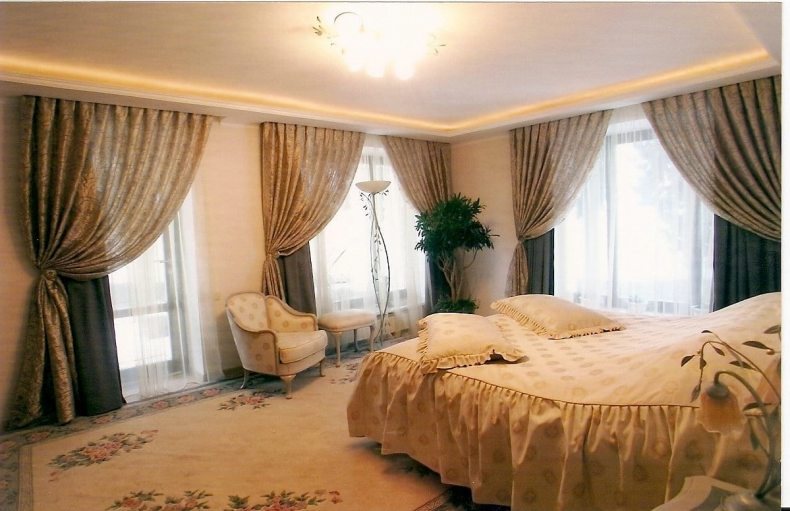 Комбинированные шторы из 2х цветов для гостиной, спальни и зала с переходом, из двух полотен