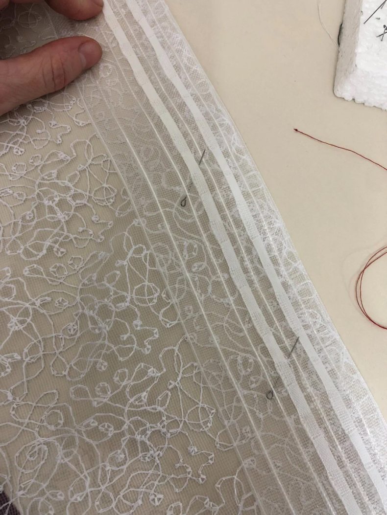 Как правильно пришить широкую и узкую шторную ленту к тюлю, шторам, портьере: пошаговая инструкция, советы, фото, видео