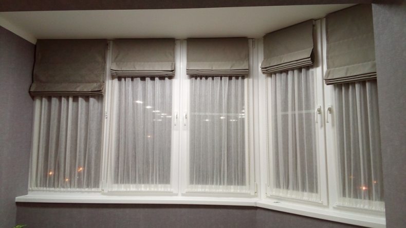 Шторы на балкон - современные варианты на раздвижные окна, выбор тюля, гардин, жалюзи, римских и рулонных штор