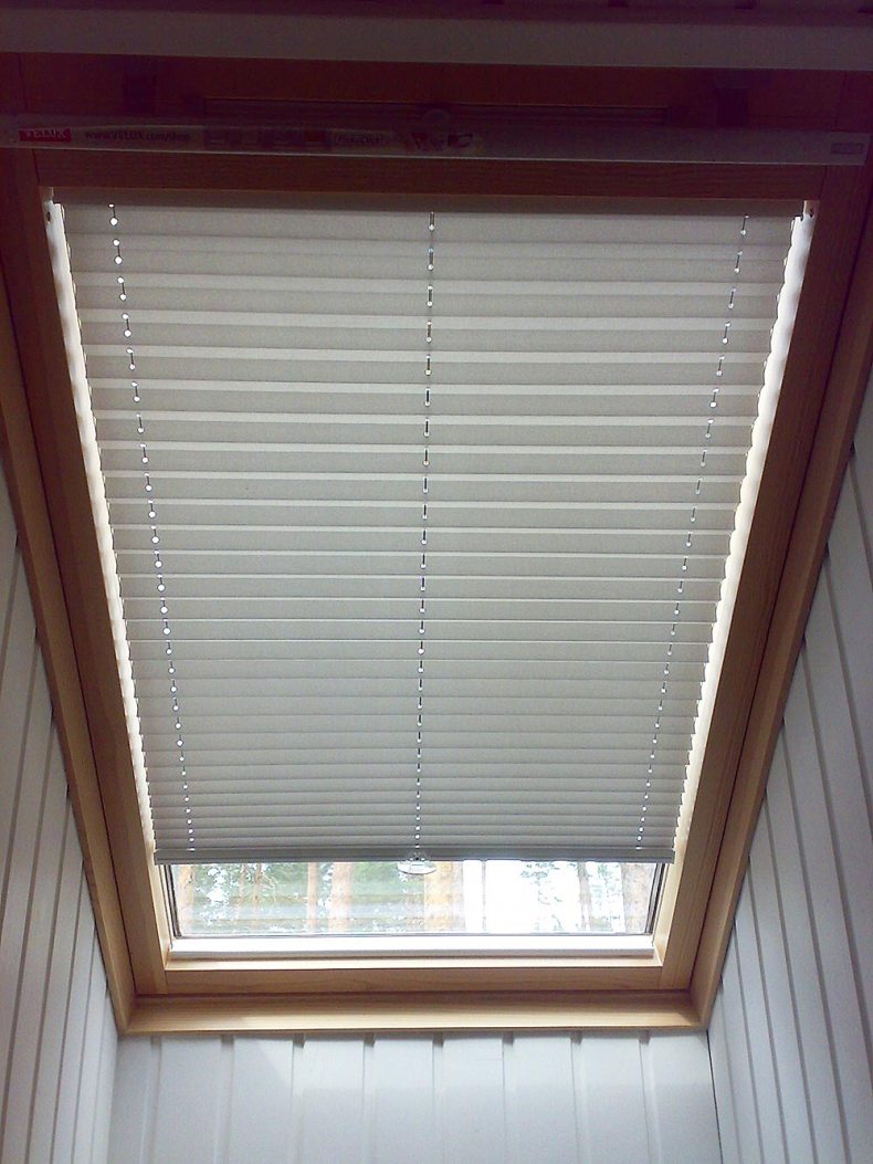 Шторы на мансардные окна — лучшие варианты на скошенные, треугольные окна