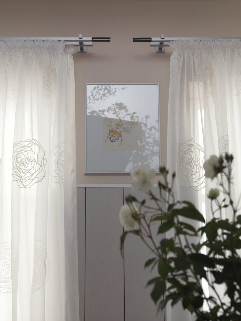 Струнные карнизы для штор: виды, преимущества, особенности