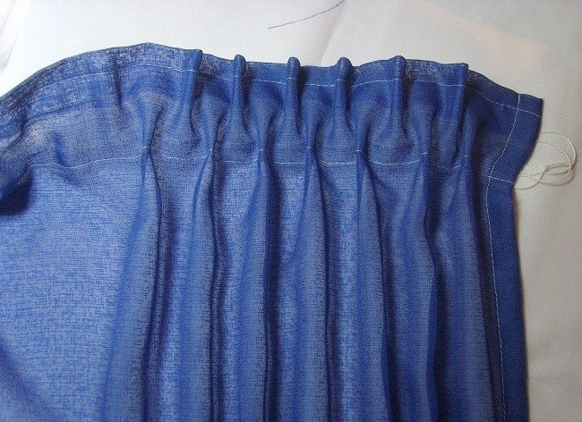 Как повесить шторы и тюль на шторной ленте на крючки со складками