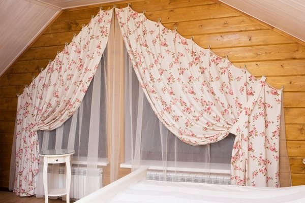 Гардины на скошенные окна своими руками